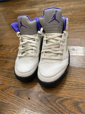 Air Jordan 5’s Retro “Concord” (missing original shoe lace clasp) size 9 $40
